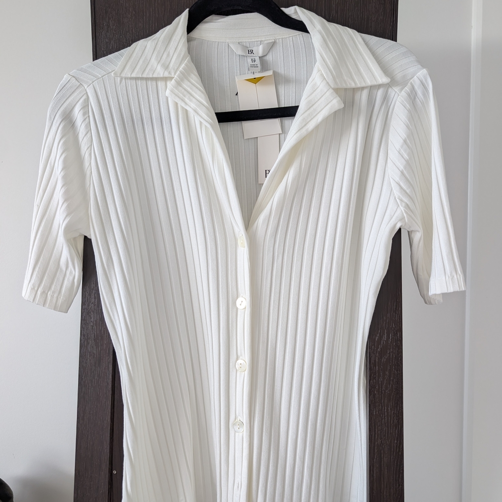 Elegant White Ribbed Button-Up Top